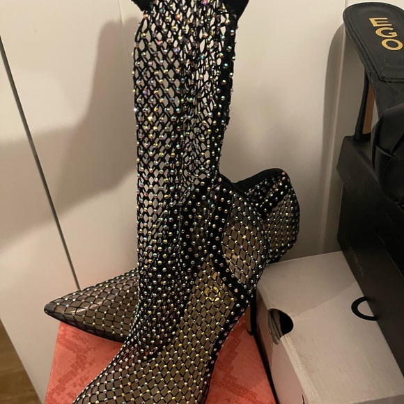 DIAMANTE DETAIL POINTED TOE STILETTO HEEL ANKLE HIGH SOCK BOOT IN BLACK FISHNET - Picture 6 of 9